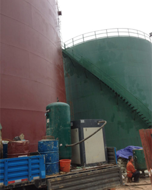 噴涂聚脲防腐涂料的噴涂機(jī)有哪些型號(hào)?(圖2) 化工除鹽水箱聚脲防腐工程