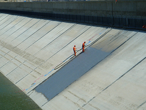 堤壩聚脲防水高壓噴涂機(jī)施工