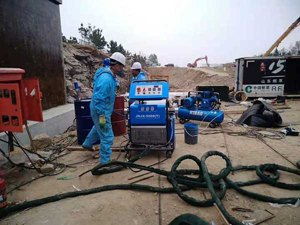 濟南聚脲噴涂機(圖2) H5600T濟南聚氨酯噴涂機