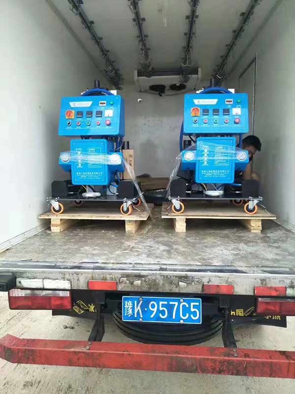 聚氨酯噴涂機施工冷庫保溫隔熱層可以嗎?(圖1) 兩臺聚氨酯噴涂機發(fā)貨至河南