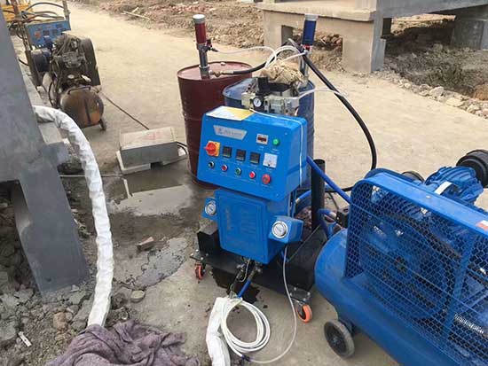 湖南聚氨酯噴涂機(jī)(圖1) Q2600聚氨酯噴涂機(jī)移動(dòng)房噴涂施工