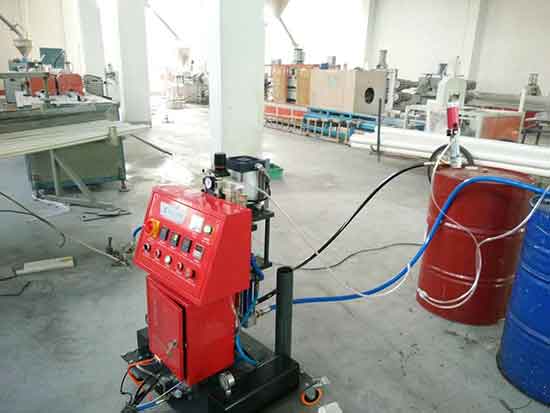 包裝盒空的地方填充聚氨酯發(fā)泡機