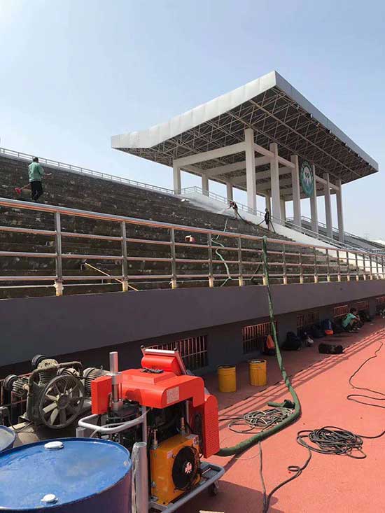 哪里有噴聚脲的施工隊(duì)(圖1) 看臺(tái)噴聚脲的施工隊(duì)案例